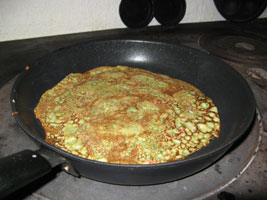 pinaattiletut puuhellalla