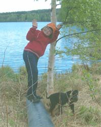 Matleena ja Dali laituritalkoissa