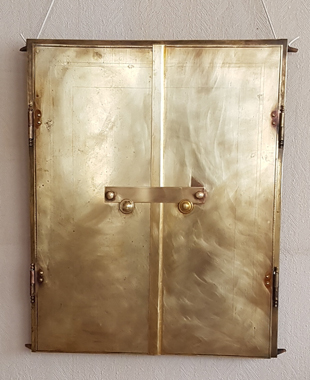 messinkinen kaakeliuunin luukku