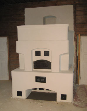 iso tuvan leivinuuni, jossa on kaksi valotakkaa