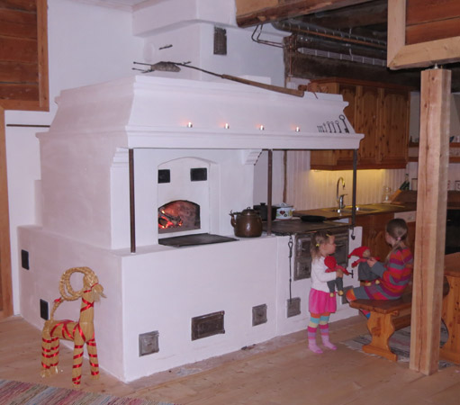 Muurattu leivinuuni ja puuhella