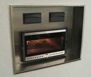 moderni leivinuuni teräsluukuilla