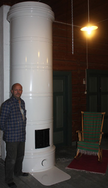 pönttöuuni polttomaalatuilla kuorilla ja umpiluukuilla