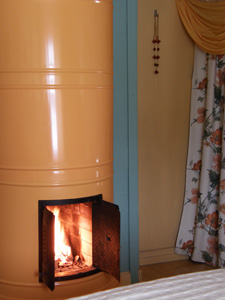 keltainen pönttöuuni