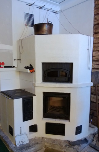 Vähäpäästöinen takka-leivinuuni-puuhella